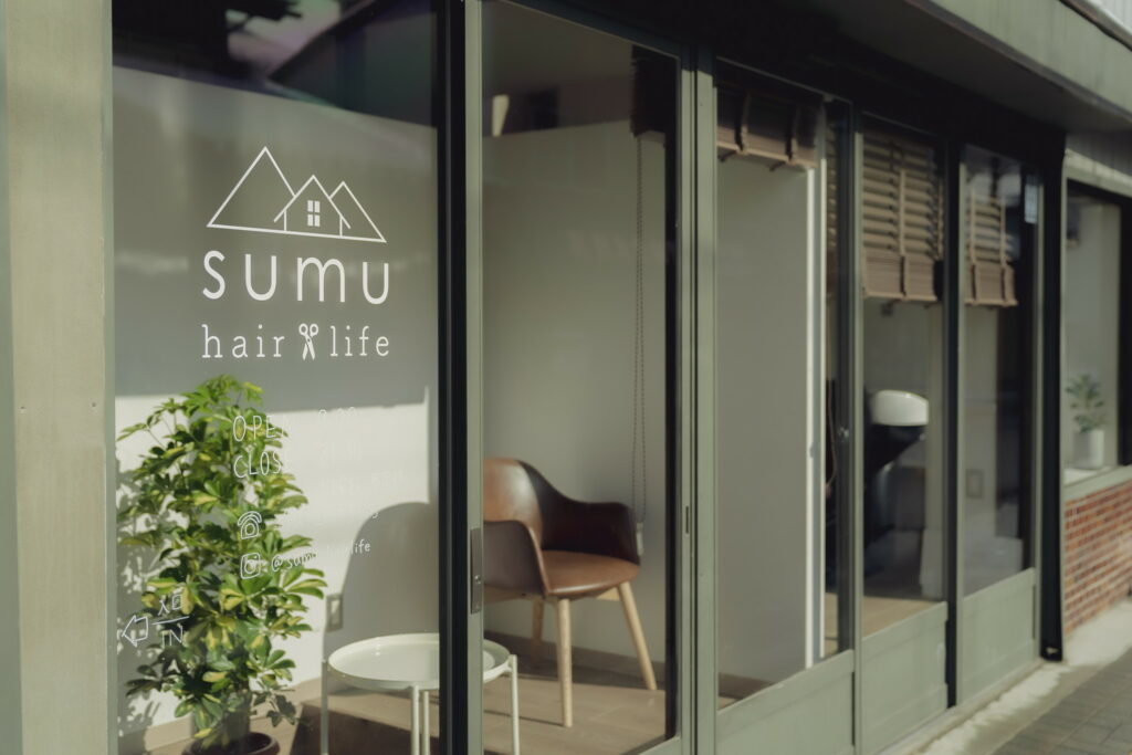 sumu hair life ウィンドウディスプレイ